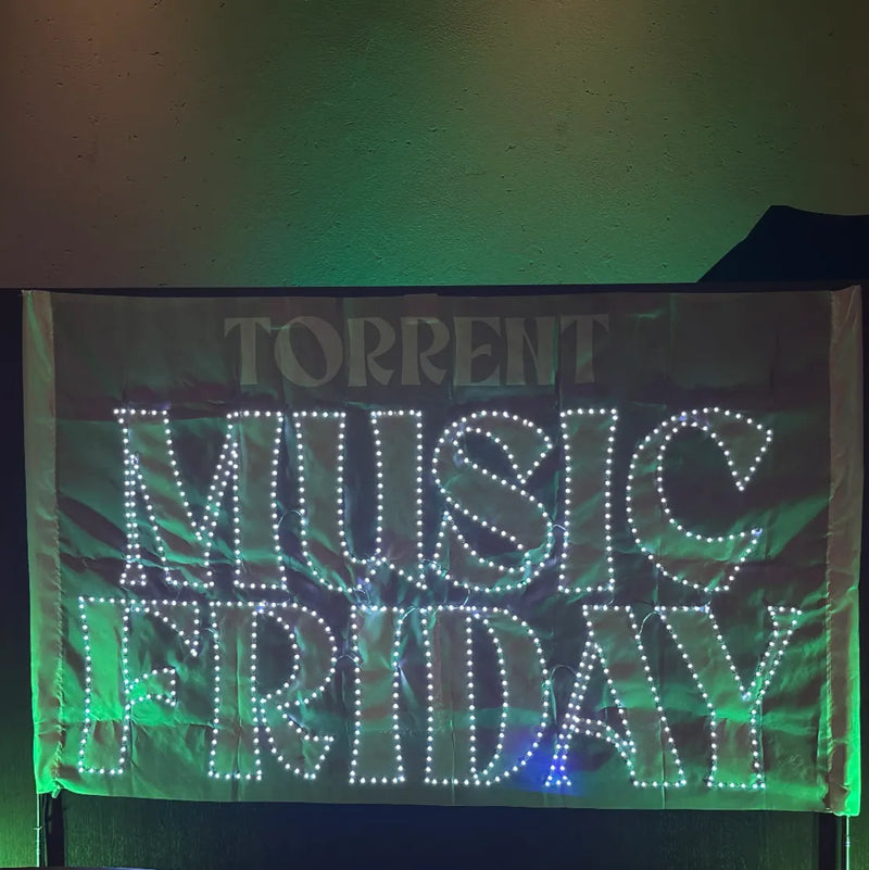 光る横断幕_Music Friday